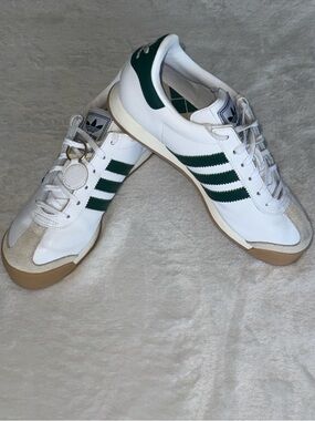 adidas Originals Samoa in Cloud White / Collegiate Green Classic Tennis Sneakers